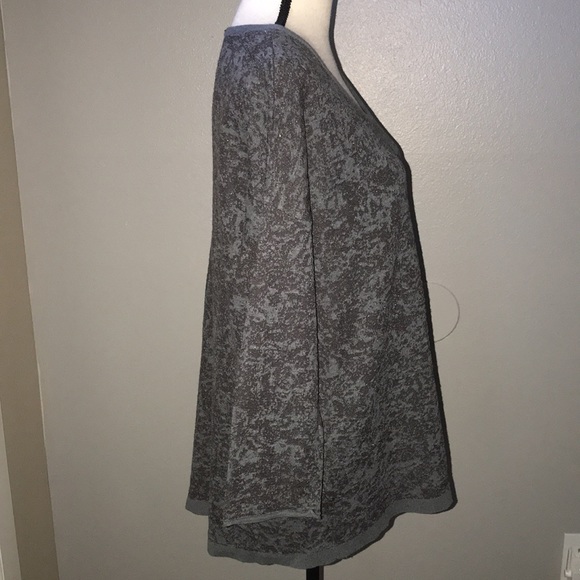 SIMPLY VERA WANG GRAY AND SPARKLE SWEATER. - Picture 3 of 7